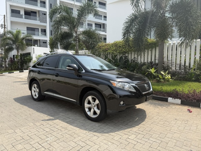 Lexus RX 350 2010 — Front three-quarter — for sale in Lagos, Nigeria