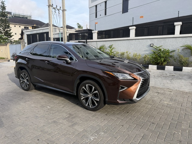 Lexus RX 350 2017 — Front three-quarter — for sale in Lagos, Nigeria