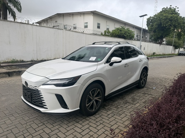 Lexus RX 350 Premium 2024 — Front three-quarter — for sale in Lagos, Nigeria