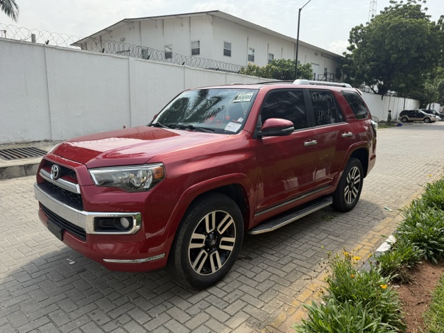 Toyota 4Runner Limited 2015 — Front three-quarter — for sale in Lagos, Nigeria