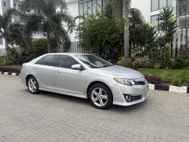 Toyota Camry Sport 2014 — Front three-quarter — for sale in Lagos, Nigeria