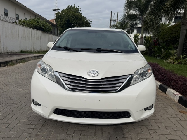 Toyota Sienna XLE AWD 2017 — Front — for sale in Lagos, Nigeria