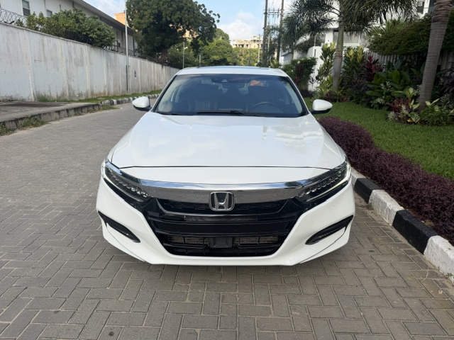 Honda Accord Touring 2018 — Front three-quarter — for sale in Lagos, Nigeria